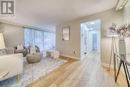 101 - 921 Midland Avenue, Toronto, ON - Indoor Photo Showing Living Room