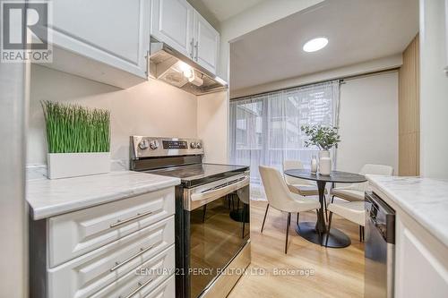 101 - 921 Midland Avenue, Toronto, ON - Indoor Photo Showing Kitchen