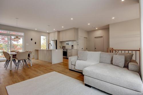 Salon - Ch. St-André, Saint-Jean-Sur-Richelieu, QC - Indoor Photo Showing Living Room