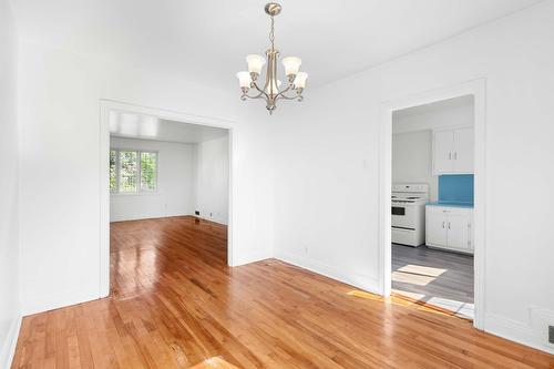 Dining room - 4018 Rue Mackenzie, Montréal (Côte-Des-Neiges/Notre-Dame-De-Grâce), QC - Indoor Photo Showing Other Room