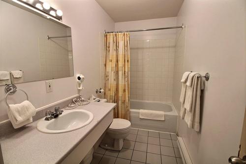Salle de bains - 951 Route De St-Octave, Cap-Chat, QC - Indoor Photo Showing Bathroom