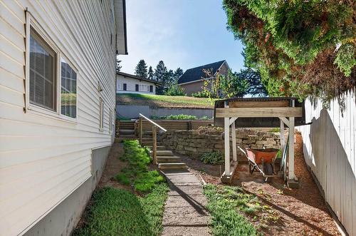 2271 Park Drive, Kamloops, BC - Outdoor With Exterior