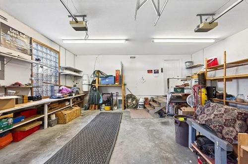 2271 Park Drive, Kamloops, BC - Indoor Photo Showing Garage