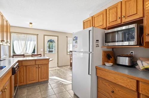 2271 Park Drive, Kamloops, BC - Indoor Photo Showing Kitchen