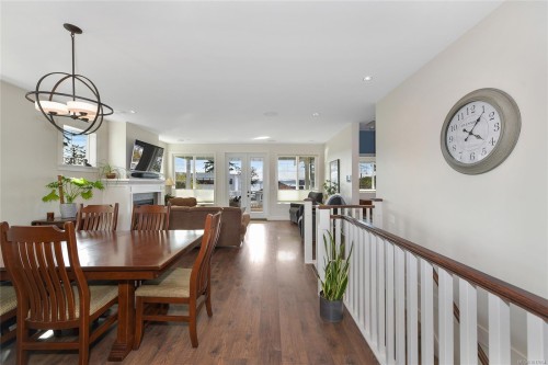 10324 Tsaykum Rd, North Saanich, BC 