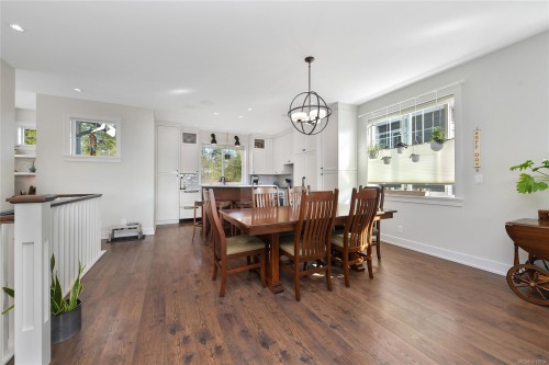 10324 Tsaykum Rd, North Saanich, BC 