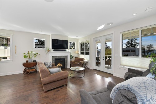 10324 Tsaykum Rd, North Saanich, BC 