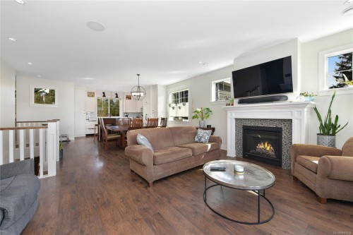 10324 Tsaykum Rd, North Saanich, BC 