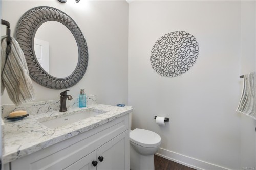 10324 Tsaykum Rd, North Saanich, BC 