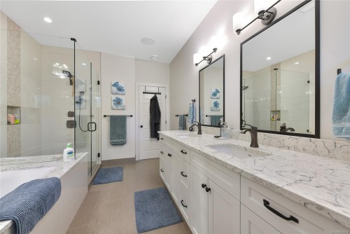 10324 Tsaykum Rd, North Saanich, BC 