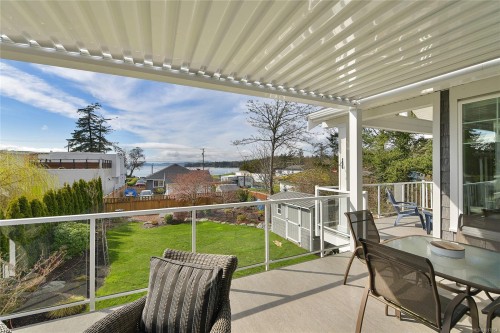 10324 Tsaykum Rd, North Saanich, BC 