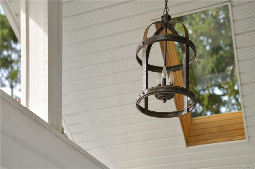 10324 Tsaykum Rd, North Saanich, BC 