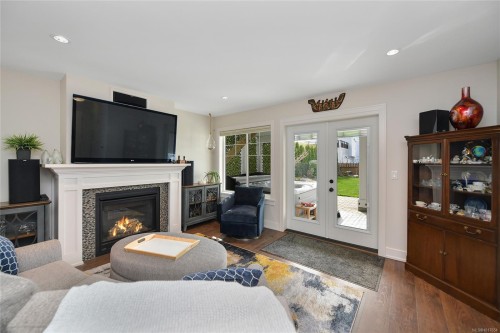 10324 Tsaykum Rd, North Saanich, BC 