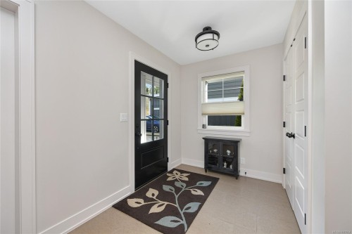 10324 Tsaykum Rd, North Saanich, BC 