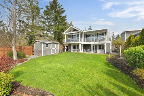 10324 Tsaykum Rd, North Saanich, BC 