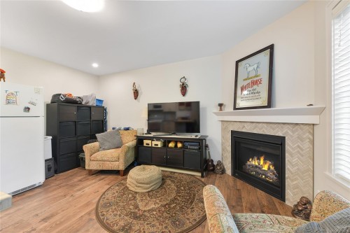 10324 Tsaykum Rd, North Saanich, BC 