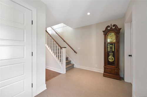 10324 Tsaykum Rd, North Saanich, BC 