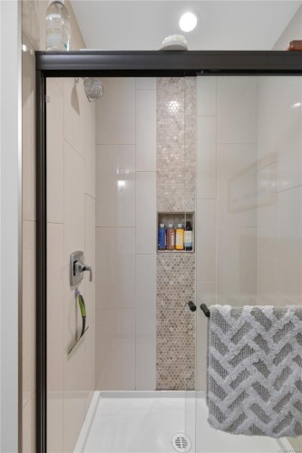 10324 Tsaykum Rd, North Saanich, BC 