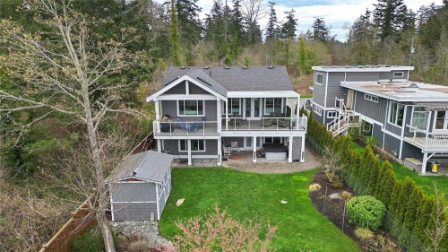 10324 Tsaykum Rd, North Saanich, BC 