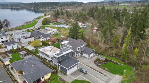 10324 Tsaykum Rd, North Saanich, BC 