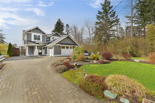 10324 Tsaykum Rd, North Saanich, BC 