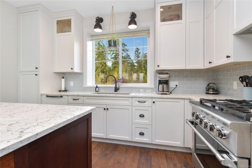 10324 Tsaykum Rd, North Saanich, BC 