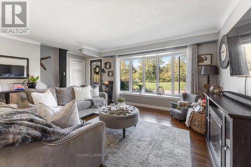 139 Bradley Street, St. Catharines (Burleigh Hill), ON - Indoor Photo Showing Living Room