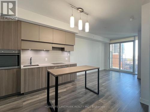 1007 - 8 EGLINTON AVENUE E  Toronto, ON M4P 1A6