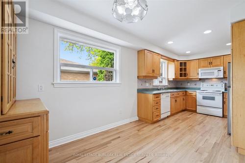 2237 Joyce Street, Burlington, ON - Indoor Photo Showing Kitchen