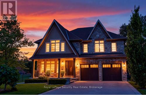 7 TRIMINGHAM COURT  Richmond Hill, ON L4C 6W9