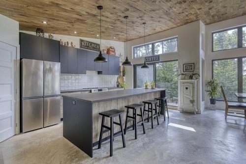 Kitchen - 125 Allée Des Weskarinis, Mont-Tremblant, QC - Indoor Photo Showing Kitchen With Upgraded Kitchen