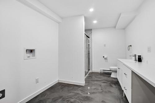 Laundry room - 1596 Av. Phillips, Mascouche, QC - Indoor Photo Showing Other Room