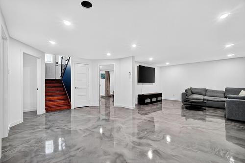 Family room - 1596 Av. Phillips, Mascouche, QC - Indoor