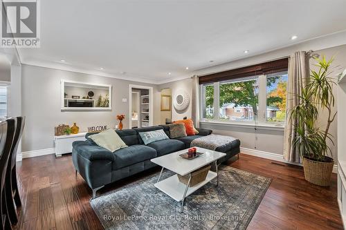 20 Highview Place, Guelph (Exhibition Park), ON - Indoor Photo Showing Living Room