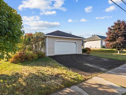 2 Commonwealth Avenue, Charlottetown, PE 