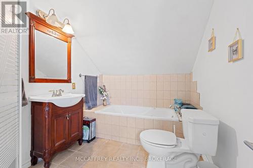 137 Thomas Street W, Greater Napanee (Greater Napanee), ON - Indoor Photo Showing Bathroom