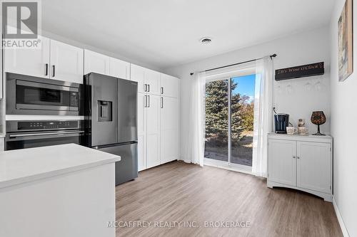 137 Thomas Street W, Greater Napanee (Greater Napanee), ON - Indoor Photo Showing Kitchen