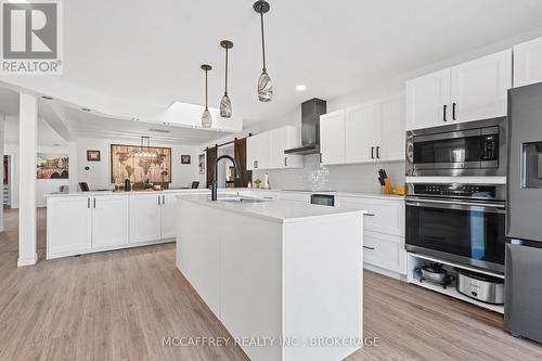 137 Thomas Street W, Greater Napanee (Greater Napanee), ON - Indoor Photo Showing Kitchen With Upgraded Kitchen