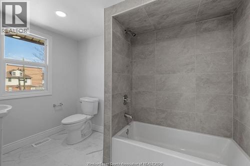 348 Caroline, Windsor, ON - Indoor Photo Showing Bathroom