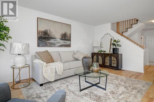 Living Room - 221 Peacock Drive, Russell, ON - Indoor Photo Showing Living Room