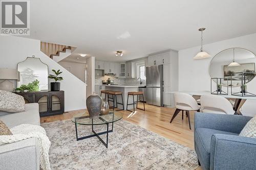 Living Room - 221 Peacock Drive, Russell, ON - Indoor Photo Showing Living Room