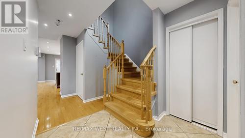 Oak Hardwood - 7147 Harding Crescent, Mississauga, ON - Indoor Photo Showing Other Room