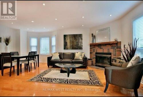 7147 Harding Crescent, Mississauga, ON - Indoor Photo Showing Living Room With Fireplace