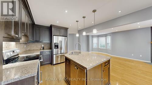 7147 Harding Crescent, Mississauga, ON - Indoor Photo Showing Kitchen With Stainless Steel Kitchen With Upgraded Kitchen