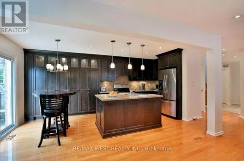 7147 Harding Crescent, Mississauga, ON - Indoor Photo Showing Kitchen With Stainless Steel Kitchen With Upgraded Kitchen