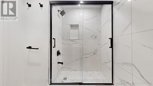 Renovated Bathroom - 7147 Harding Crescent, Mississauga, ON - Indoor Photo Showing Bathroom