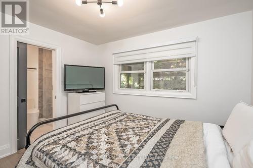564 Maplehill Drive, Burlington, ON - Indoor Photo Showing Bedroom