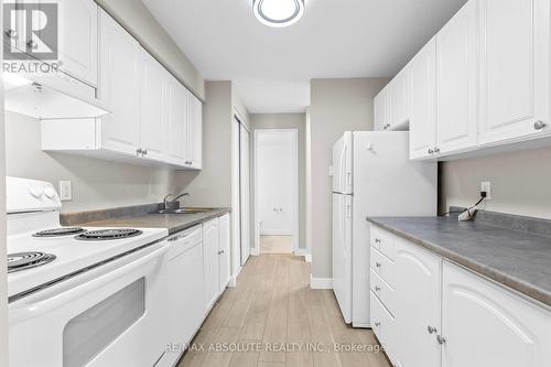 73B - 750 St Andre Drive, Ottawa, ON - Indoor Photo Showing Kitchen