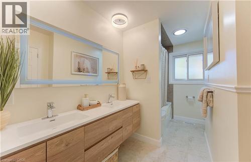 36 Blackfriars Place, Kitchener, ON - Indoor Photo Showing Bathroom