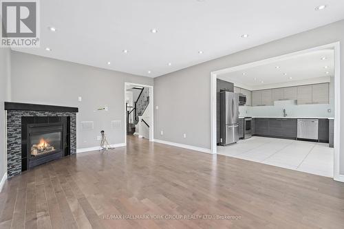 5562 Broadpath Gate, Mississauga, ON - Indoor Photo Showing Living Room With Fireplace